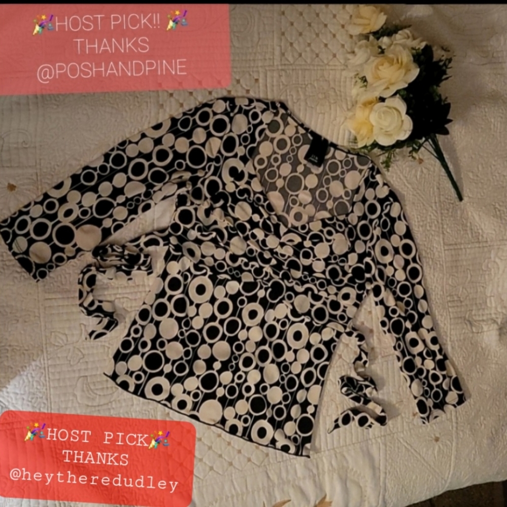 🎉2XHP🎉VINTAGE BLACK AND WHITE BLOUSE
